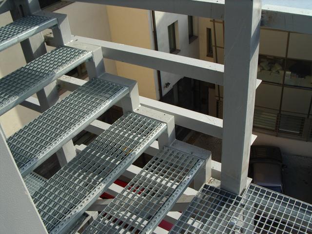 Gratings and staircases