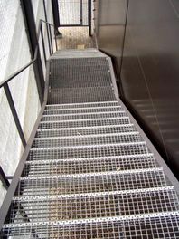Gratings and staircases