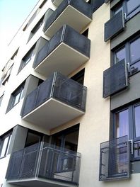 Gratings and staircases